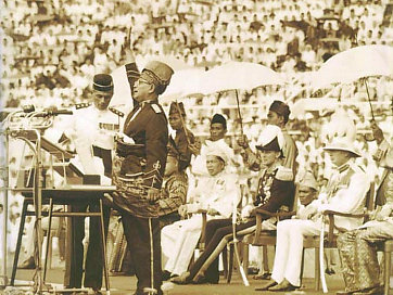 Bagi mengekalkan kemerdekaan dan keamanan sesebuah negara, kepentingan mempelajari sejarah negara dan perjuangan pahlawan terdahulu perlu dipupuk dalam hati rakyat sejak di bangku sekolah lagi. Kepentingan Mempelajari Sejarah Dan Sejarah Perkembangan Mata Pelajaran Sejarah