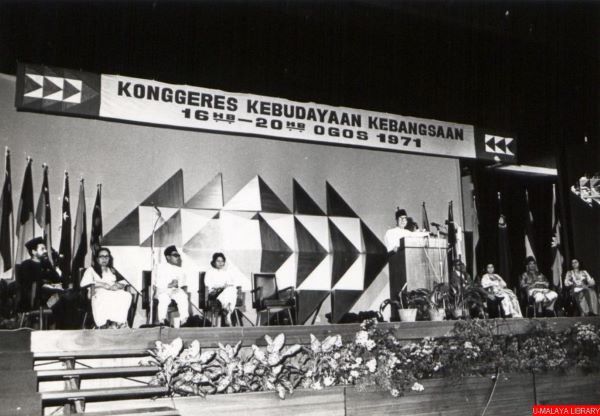 Bagi mengekalkan kemerdekaan dan keamanan sesebuah negara, kepentingan mempelajari sejarah negara dan perjuangan pahlawan terdahulu perlu dipupuk dalam hati rakyat sejak di bangku sekolah lagi. Kepentingan Mempelajari Sejarah Dan Sejarah Perkembangan Mata Pelajaran Sejarah