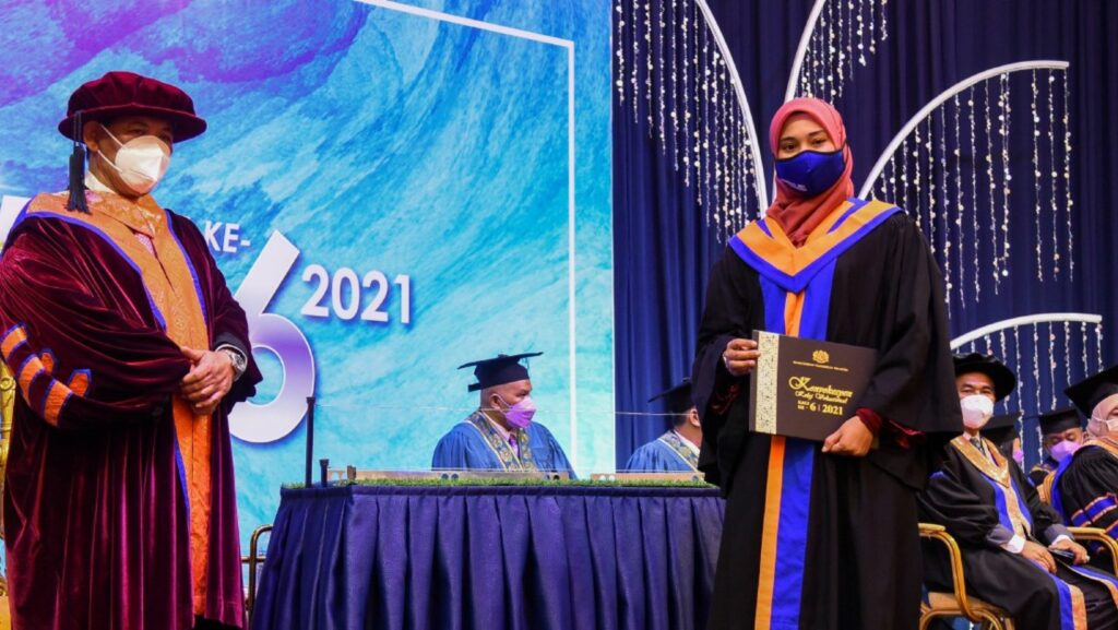 Anda mesti pernah mendengar mengenai TVET bukan? tetapi ramai yang tidak tahu apakah itu TVET yang sebenarnya. Ia adalah merupakan inisiatif daripada kerajaan dan usaha untuk melahirkan anak-anak yang mempunyai pengetahuan dan kemahiran yang baik yang boleh diamalkan dalam dunia pekerjaan nanti. Keistimewaan Lepasan Dari TVET